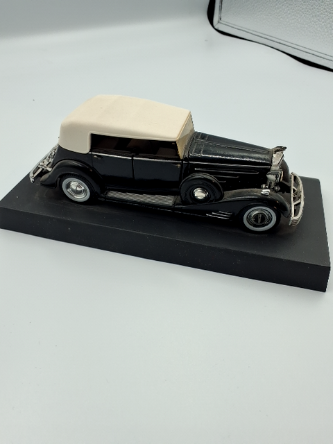 Modelbil